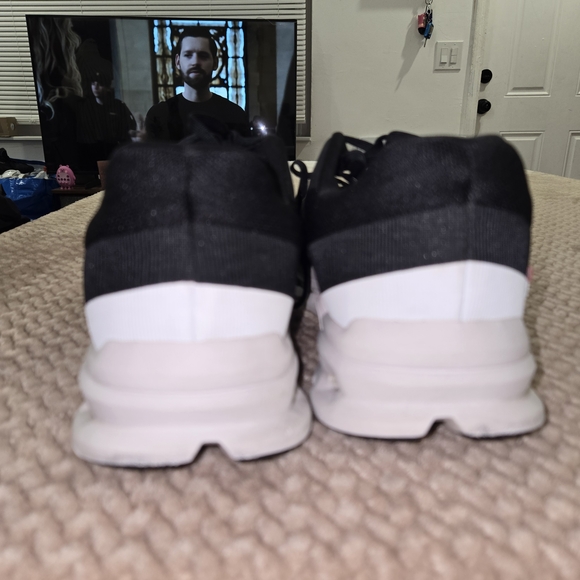 On Running Men's Gray and Black Cloud Sneakers - Picture 7 of 15